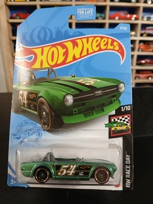 Hot Wheels Triumph TR6 2020 HW Raceday verde Foto 1 de 3