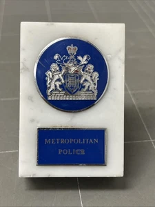 VINTAGE METROPOLITAN POLICE PLAQUE NEW SCOTLAND YARD AWARD BADGE UK - Picture 1 of 4
