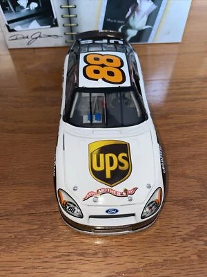 Dale Jarrett #88 2005 UPS/Día de la Madre Club Car 1/288 NASCAR escala 1/24 Foto 1 de 4
