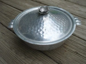 Vintage Hammered Aluminum Casserole Dish Server w Lid  8" Floral Dogwood Handle  - Picture 1 of 4