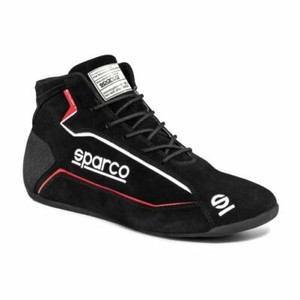 Mejores zapatillas para conducir tu coche con precisión -- Autobild.es
