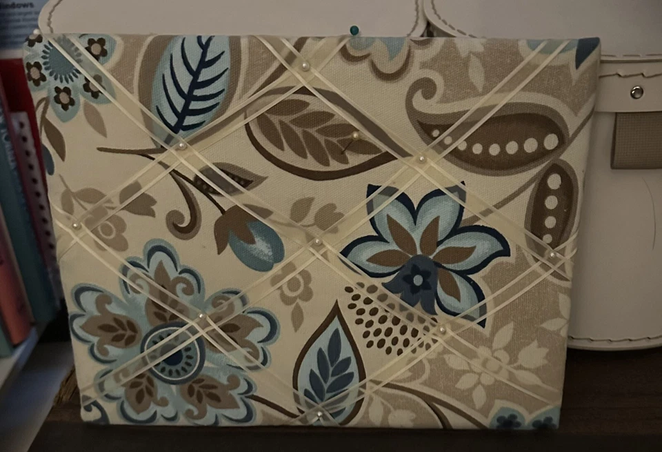 Memo Pin Notice Message Board - Image 1 of 1