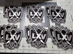 X12 LAS VEGAS RAIDERS 2024 LXV 65 anniversario dozzina LOTTO SFUSO 4" ferro su toppe - Foto 1 di 21