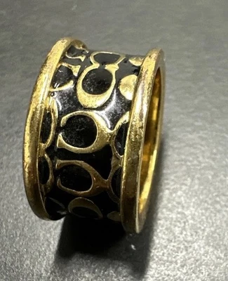 Anillo ancho dorado esmalte negro firma C vintage COACH MIRANDA talla 8 Foto 1 de 4