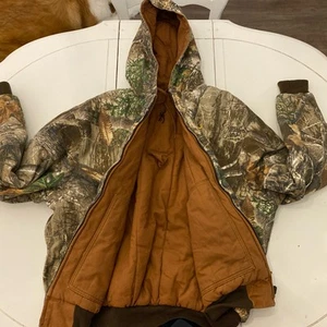 CHAQUETA ESTILO CARHARTT MARRÓN/REALTREE REVERSIBLE BRONCEADO/CAMUFLAJE Grande - Imagen 1 de 12