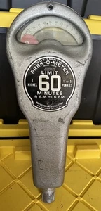 Base Ranura Moneda Níquel 60 Minutos Park O Meter Magee Hale Años 60 De Colección Como Está - Imagen 1 de 8