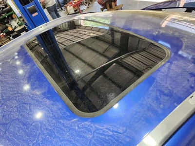 Оригинальный люк в сборе с рамой и двигателем 16-22 Honda HR-V - Изображение 1 из 4