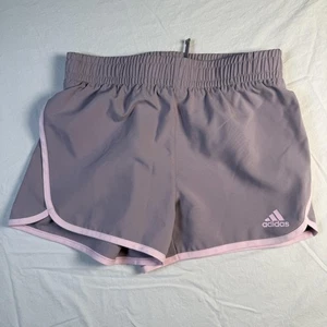 Adidas Shorts Mädchen Medium lila pink sportlich normale Passform Laufen Logo Fitnessstudio - Bild 1 von 3