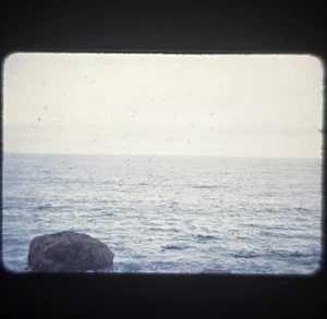 1950 Kodachrome scivolo bordo rosso vista mare da Narragansett Rhode Island - Foto 1 di 3