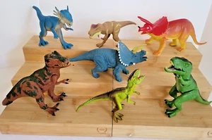 Dinosaurier Kunststoff und Hartgummi Spielzeug Diorama 7 Stück - Bild 1 von 7