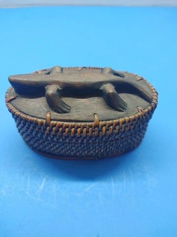 Small Vintage Lizard Basket/Jewelry Box Cover