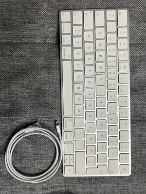 Apple Magic Keyboard (2. Generation) - Weiß, Deutsch (MLA22LL/A) - Bild 1 von 2