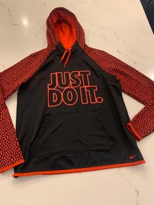 Nike Therma Fit Maglione Ragazzo Ragazzo con Cappuccio Just Do It Logo Medium Rosso e Nero - Foto 1 di 10
