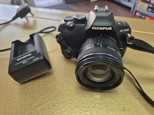 olympus e400 camera With Charger And Zuiko Digital Lens 14 - 42mm 1:3,5-5,6 - Picture 1 of 4