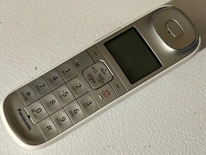 Panasonic KX-TGLA40 White Cordless Phone Expansion Replacement Handset FREE SHIP - Picture 1 of 5