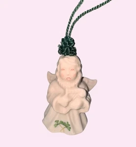 Adorno de ángel de porcelana Belleek con diseño de trébol caja Irlanda de 4" - Imagen 1 de 6