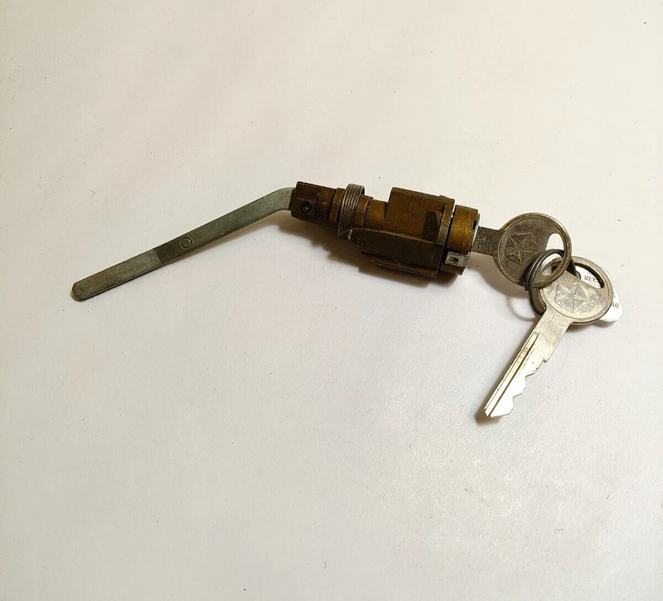 Chrysler 300 1967 cubierta tapa cerradura y llave 2802464 nuevo en stock Foto 1 de 4