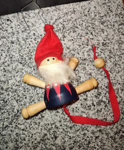Adorno de madera para gnomo Jumping Jack X146B. Torsten Klintas. Suecia. Pintado a mano. - Imagen 1 de 14
