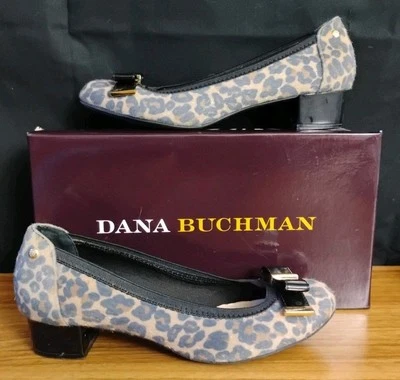 Zapatos de vestir Dana Buchman Cheetah imitación piel dorada lazo punta redonda tacón bloque 8M Foto 1 de 4