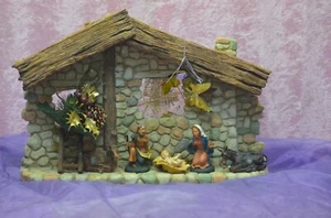 DÉCOR DE NOEL CRÈCHE AVEC PERSONNAGE VILLAGE SAPINS DÉCORATIONS FÊTES - Imagen 1 de 6