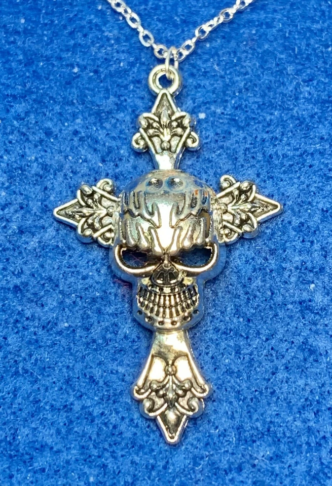 Collar colgante de cruz y calavera gótica ~ SOLO £7.45 ~ franqueo gratuito del Reino Unido Foto 1 de 4