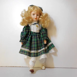 N23.539 Muñeca Cerámica Porcelana Encaje Terciopelo Blanco Verde Modo Vintage - Imagen 1 de 18