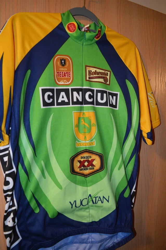 Camiseta masculina World Jerseys ciclismo XL verde manga curta logotipo bolsos Cancun - Imagem 1 de 3