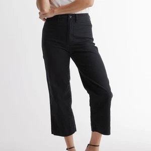 Quitte Damen Bio Stretch Baumwolle Twill Wide-Leg Crop Hose in Schwarz - Bild 1 von 9