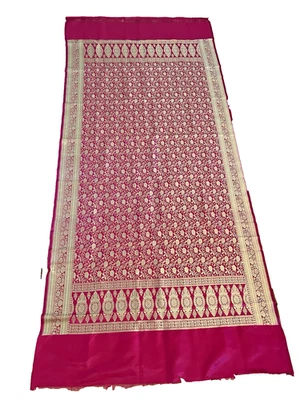 96" X 44" DEEP FUSCHIA ROSA, XALE DOURADO BRILHANTE, URDIDURA OU TECIDO. LINDO!! NOVO! - Imagem 1 de 4