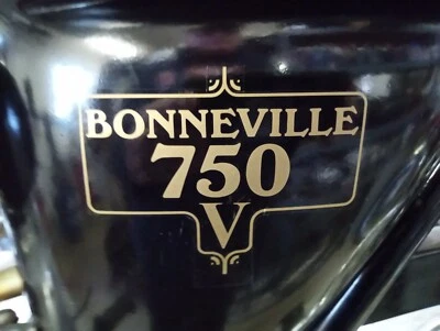 Pegatina panel lateral Bonneville 750 V enmarcada cada Reino Unido y Estados Unidos Triumph T140V 1973-75 Foto 1 de 4