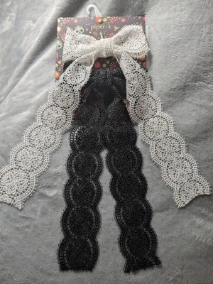 TOTALMENTE NUEVO en paquete Piper K Juego de 2 lazos de encaje blanco y negro  Foto 1 de 4