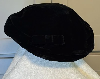 Chapéu vintage Gene Doris New York arco boina preta ~~21,5" circunferência ~~ bom - Imagem 1 de 4