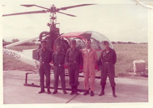Vintage Foto Tenguel Ecuador Hiller OH-23 Rabe Hubschrauber Militärbasis April 1963 - Bild 1 von 2
