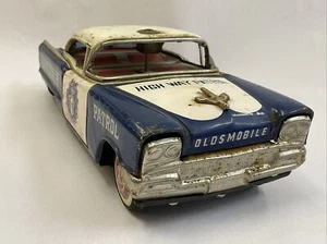 TIN TOY HIGHWAY PATROL OLDSMOBILE FRICTION POLICE 973 VEHICLE CAR JAPAN TVE - Picture 1 of 9