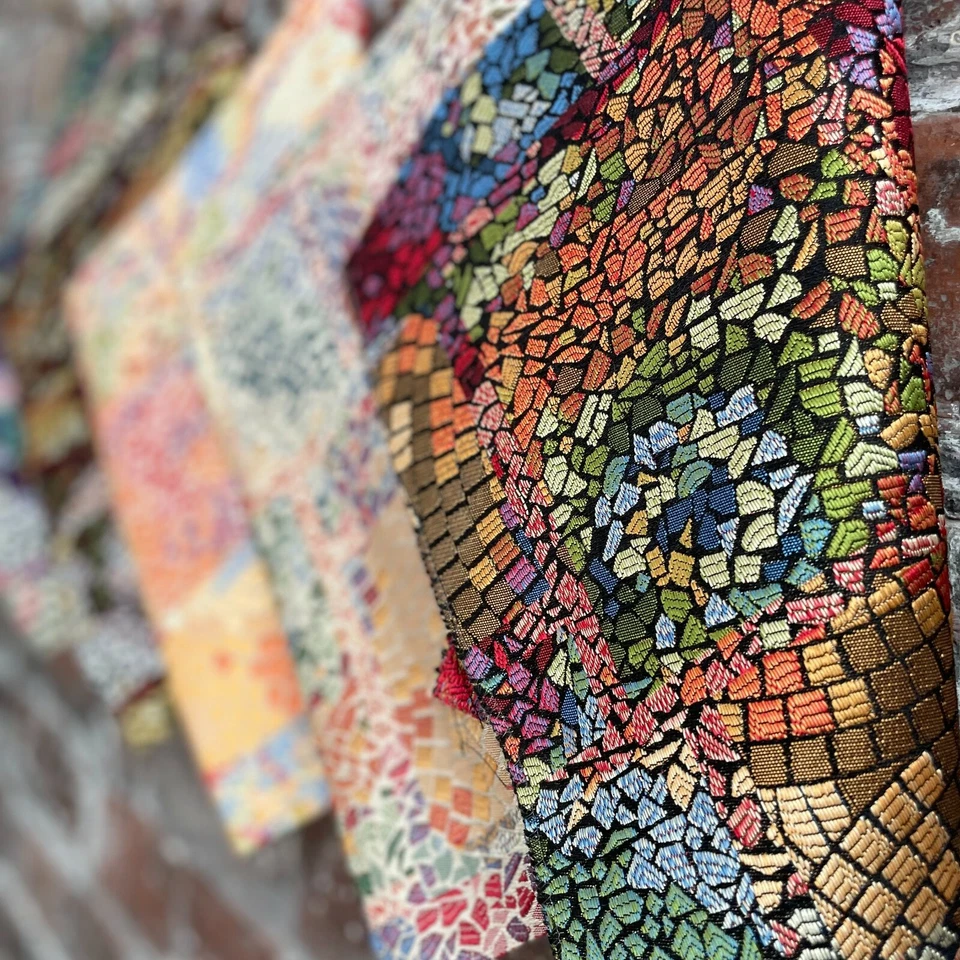 Atemberaubendes Fleckenglas Mosaikeffekt Polsterstoff für Kissen & Vorhang pro M