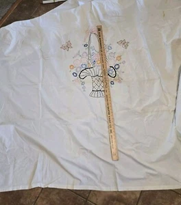 Vintage handbestickte leichte Tagesdecke - Blumenkorb - 80 x 88 Doppelbett - Bild 1 von 7
