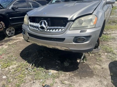 Grelha de farol de neblina MERCEDES BENZ ML500 2005 2006 2007 2008 FABRICANTE DE EQUIPAMENTO ORIGINAL esquerda e direita 2 peças - Imagem 1 de 4