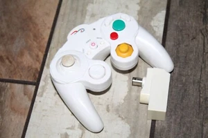 Rocketfish Wii GameCube White Wireless Controller W/ Dongle - Works Good - Picture 1 of 3
