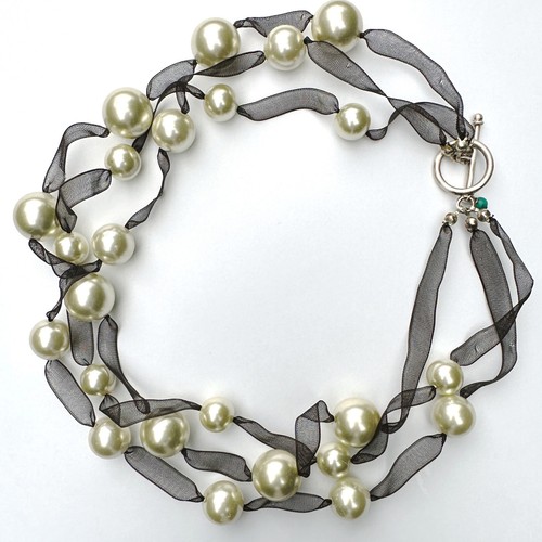 OFF WHITE Collana 3 fili con perle finte su nastro organza nero e toggle argento sterling