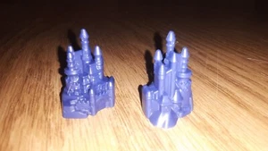 2 Dornröschenschlösser für 2001 Disney Monopoly - Bild 1 von 2