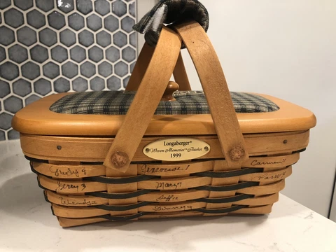 Longaberger Homestead Basket with Lid  Signed By 9 Siblings Of Dave - Super Rare Cover