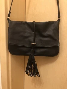 Umhängetasche Beutel H&M Damen schwarz gold Fransen Magnetverschluss Innentasche - Bild 1 von 5