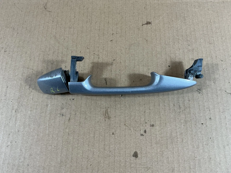 Manija de puerta exterior trasera izquierda lado del conductor Toyota Sienna 2011-2020 OEM Foto 1 de 4