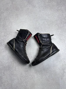 Botas grunge vintage de cuero de archivo Prada de los 90 con lengüeta roja EE. UU. 7,5 - Imagen 1 de 9
