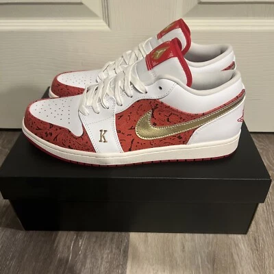 Air Jordan 1 Low SE Spades ouro branco/metálico - Imagem 1 de 4