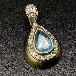 375 / 9ct Gold Pendant with Clear & Blue Stones - Approx 3.70 Grams (J) MO#8771 - Picture 1 of 6