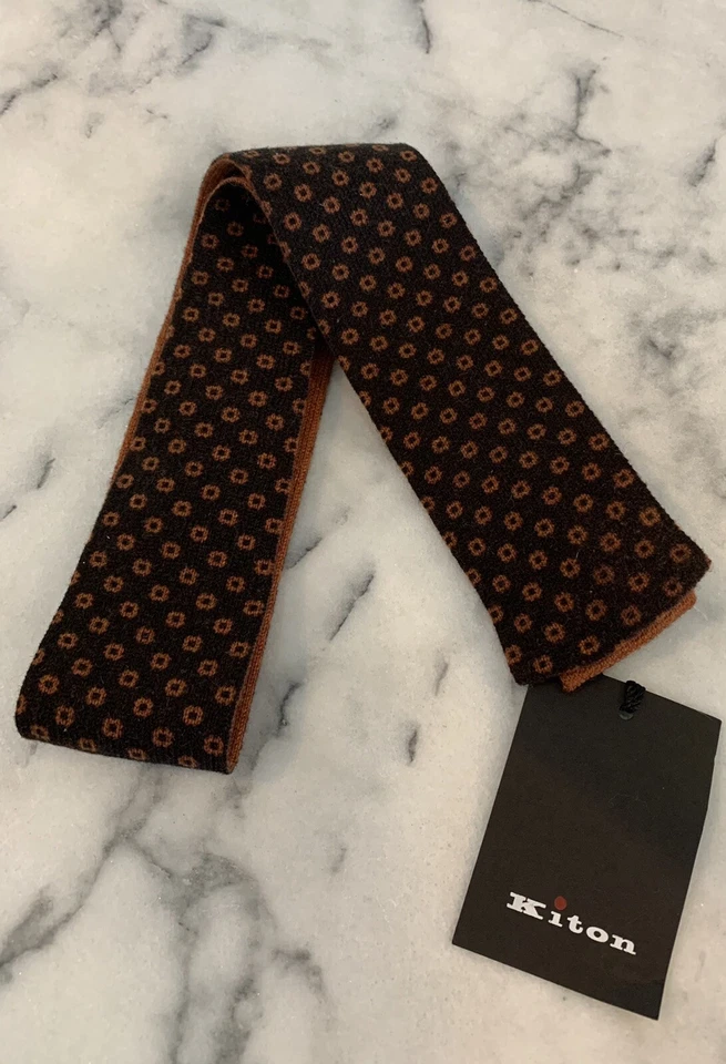 Gravata Kiton 100% Cashmere Geométrica Foulard Extremidade Quadrada Extra Longa Extra Grande 63” Nova com etiquetas - Imagem 1 de 4