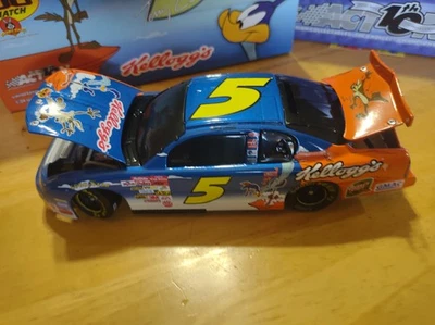 Terry Labonte #5 Looney Tunes Rematch Road Runner 2002 (1 of 636) BWB - Image 1 of 3