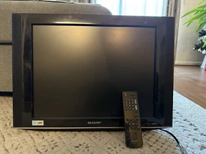 Sharp LC-20SH7U 20” LCD TV AUX RCA AV Gaming S-Video W/ Remote, Tested - Picture 1 of 2