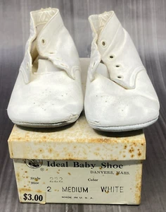 Vintage 60er Jahre Mrs Days Ideal Babyschuhe weiß Größe 2 Heft und Originalkarton - Bild 1 von 17